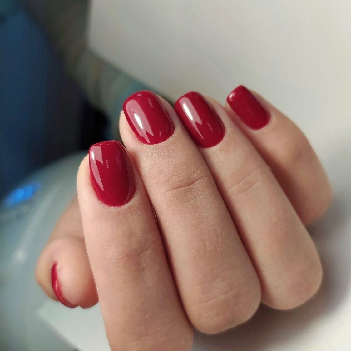 Manicure klasyczny czerwony